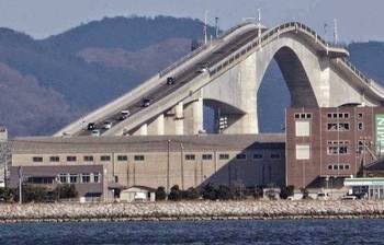 জাপানের বিস্ময়কর রোলার কোস্টার সেতু