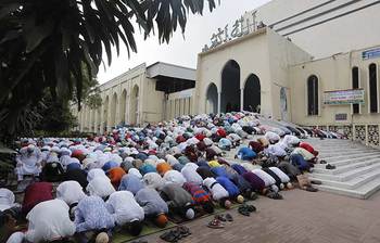 রাজধানীতে ঈদের প্রধান জামাত অনুষ্ঠিত