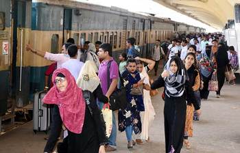 ঈদ উদযাপনে বাড়ি ফেরা