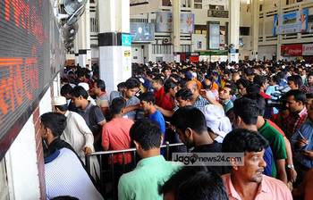 কমলাপুরে ঈদে বাড়ি ফেরার টিকিট বিক্রি শুরু