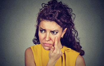 চোখের ফোলা ভাব কাটাতে যা করবেন