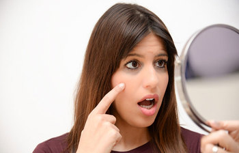 চোখের নিচে কালো দাগ মুছতে ১১টি ঘরোয়া উপায় জেনে নিন