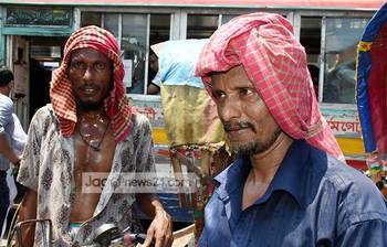 প্রচণ্ড গরমে দিশেহারা মানুষ