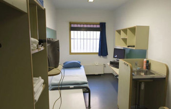 জেলখানা তো নয় যেন ফাইভ স্টার হোটেল!