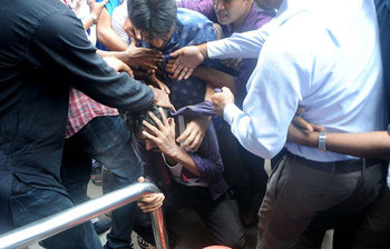 কোটা সংস্কার আন্দোলনকারীরা হামলার শিকার