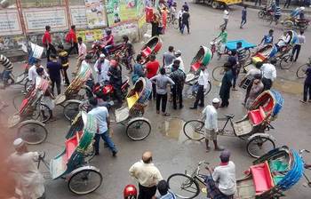 রিকশার দখলে রাজপথ
