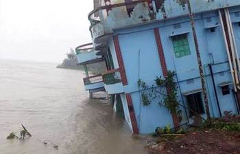 শরীয়তপুরে সাড়ে তিন হাজার ঘর-বাড়ি পদ্মার বুকে বিলীন