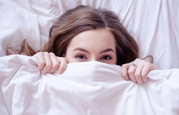 ঘুমাতে যাওয়ার আগে যে ৮টি কাজ কখনোই করা উচিত নয়