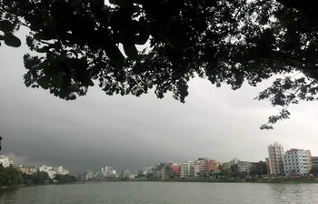 বৈশাখে আষাঢ়ের আবাহন