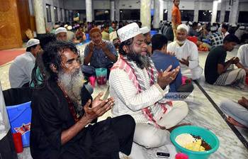 হাইকোর্ট মাজারের ইফতারি