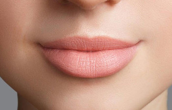 গোলাপি ঠোঁট পেতে যে ৫ অভ্যাস বদলাতে হবে