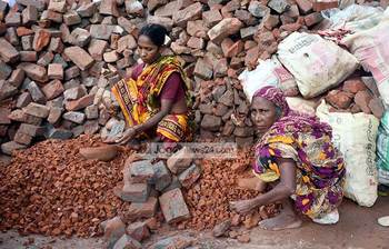 কঠিন শ্রমের জীবন যাদের