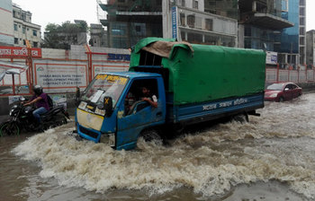 বৃষ্টিতে জলাবদ্ধ কাজীপাড়া
