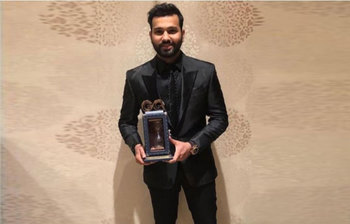 সেরা স্টাইলিশ ক্রিকেটারের পুরস্কার পেলেন রোহিত শর্মা