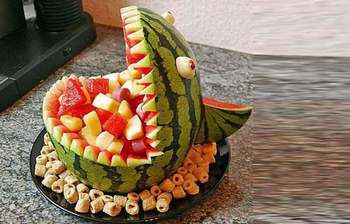 তরমুজের বাহারি পরিবেশনা
