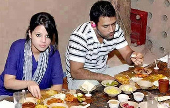 যে ধরনের ডায়েট চার্ট ক্রিকেটার ধোনিকে সুপার ফিট রাখছে