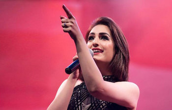 রূপে ও সুরে মন কাড়ছেন আকৃতি