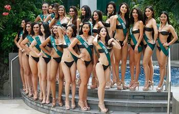 বিশ্বসুন্দরী প্রতিযোগিতায় অংশ নেয়া বিকিনি পরা সুন্দরীরা