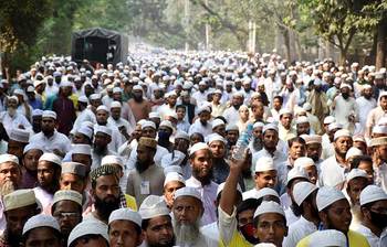 শুকরানা মাহফিলে সোহরাওয়ার্দী উদ্যানে মাদরাসা শিক্ষার্থীদের ঢল