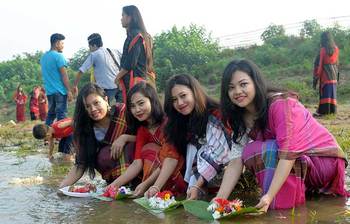 পাহাড়ে জলে ফুল ভাসিয়ে বৈসাবি উৎসব