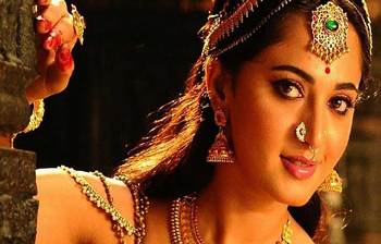 ‘বাহুবলী’র দেবসেনা অভিনয়ে আসার আগে যা করতেন