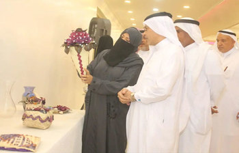 খেজুরপাতার জিনিসপত্র বানিয়ে বিখ্যাত সৌদি নারী মাসুমা