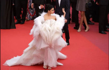 কানের লাল গালিচায় সাদা পরি ঐশ্বরিয়া