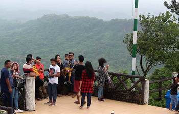 যে কারণে ভিড় নেই পর্যটনকেন্দ্রে