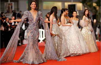 কান চলচ্চিত্র উৎসবে আবেদনময়ী হিনা