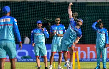 আইপিএলে ওয়ার্নারদের বিরুদ্ধে সৌরভের সম্ভাব্য একাদশে থাকছেন যারা