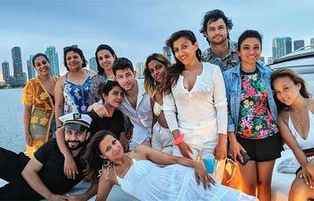 প্রিয়াঙ্কা-নিকের মিয়ামিতে ইয়ট পার্টি