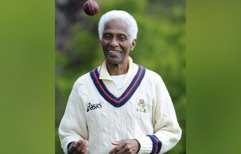 ছবিতে দেখুন ৭০০০ উইকেট নিয়ে ৮৫ বছরে অবসর নিচ্ছেন যে ক্রিকেটার