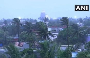 ফণীর থাবায় লন্ডভন্ড ওড়িশার উপকূলীয় এলাকা