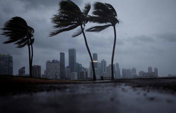 কলকাতায় ধেয়ে আসছে ঘূণিঝড় ফণি