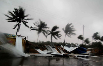 দেখুন ফণীর ভয়ঙ্কর সব ছবি