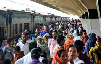 ঢাকায় ফিরছেন কর্মজীবী মানুষ