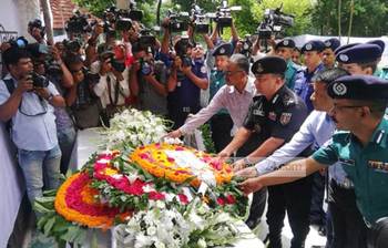 হলি আর্টিসানে হামলার তিন বছর উপলক্ষে নিহতদের স্মরণে ফুলেল শ্রদ্ধা
