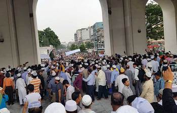 ছবিতে দেখুন জাতীয় মসজিদে এরশাদের জানাজায় মানুষের ঢল
