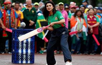 বিশ্বকাপে মেতেছেন জয়া আহসান