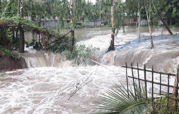 ছবিতে দেখুন লালমনিরহাটে বন্যার পানির ভয়াল রূপ