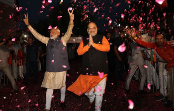 ছবিতে দেখুন প্রধানমন্ত্রী নির্বাচিত হওয়ার পর মোদির ব্যস্ততা