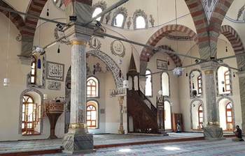 তুরস্কের কুরআনিক ক্যালিগ্রাফি সজ্জিত প্রাচীন উলু কেমি মসজিদ