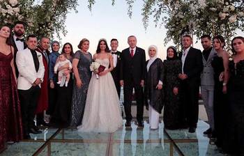 ছবিতে দেখুন ফুটবল তারকা মেসুত ওজিল ও মিস তুর্কির বিয়ে