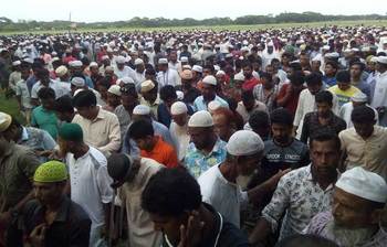 ছবিতে দেখুন হত্যাকাণ্ডের শিকার রিফাতের জানাজায় মানুষের ঢল