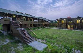 সোশ্যাল মিডিয়ায় ভাইরাল চোখজুড়ানো যে স্কুলের ছবি