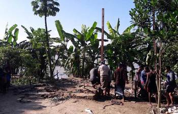 শরীয়তপুরের পদ্মার ভাঙনে অনেক পরিবার ঘর ছাড়া