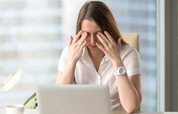 লেখাপড়া কিংবা কাজের চাপে চোখের ক্লান্তি দূর করার ৮ উপায়