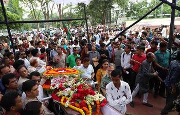 ফুলেল ভালোবাসায় সুবীর নন্দীকে বিদায়