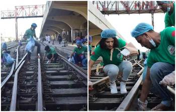 রেল লাইনের ময়লা পরিষ্কার করলেন এভ্রিল