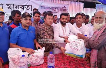 সিরাজগঞ্জের চরে ত্রাণ দিয়েছে জাগো নিউজ ও প্রাণ-আরএফএল গ্রুপ